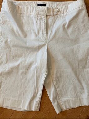 JONES NEW YORK 16W White Bermuda Shorts